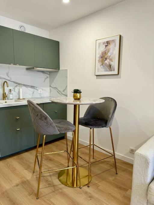 나르본 Au Golden Duplex - Centre - Clim - Parking 아파트 외부 사진